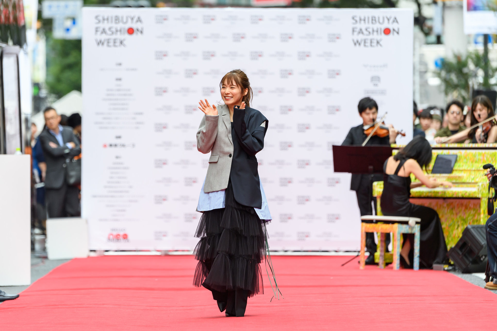 第12回 渋谷ファッションウイーク 松岡茉優がランウェイに登場 映画 蜜蜂と遠雷 オーケストラの生演奏をバックに 渋谷の自由っぽさを表現 Universal Press ユニバーサルプレス