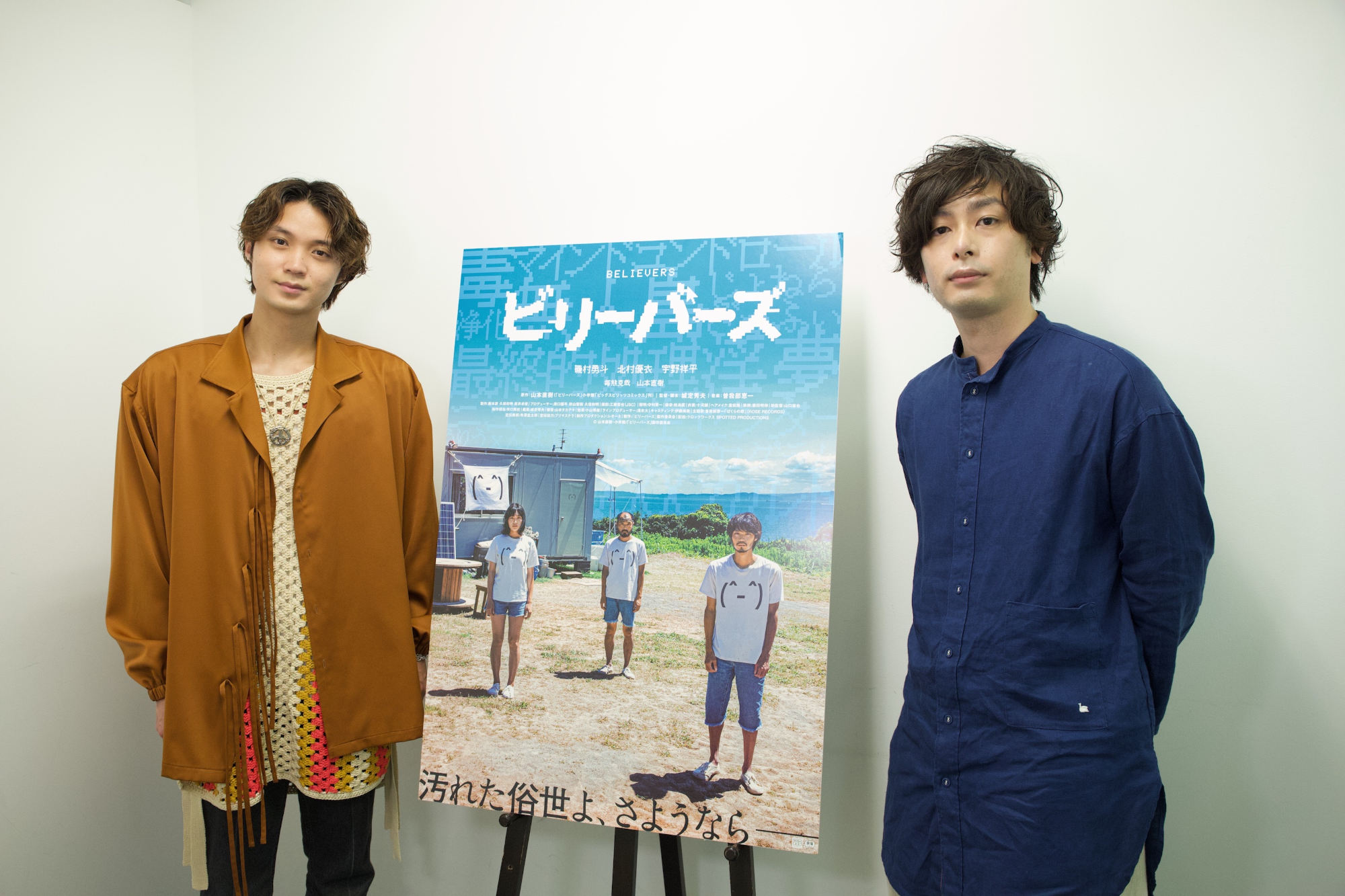 磯村勇⽃（左）とライターのSYO（右）「活弁シネマ倶楽部」