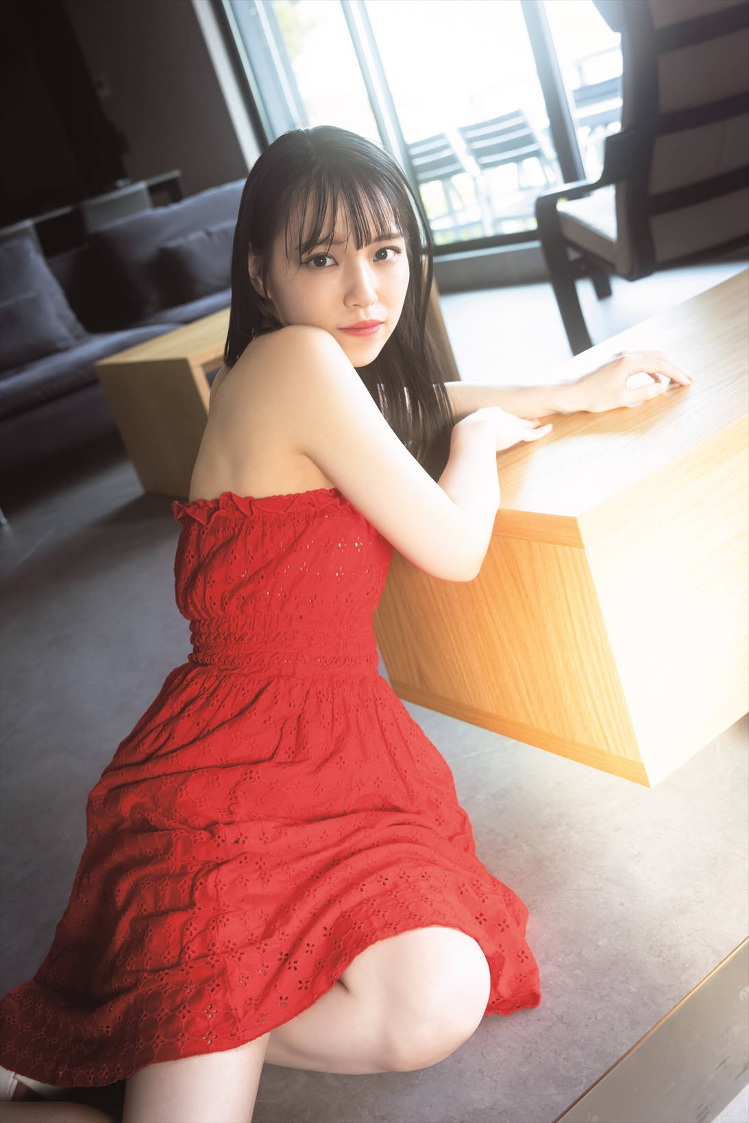 岩田陽菜　真っ赤なドレス