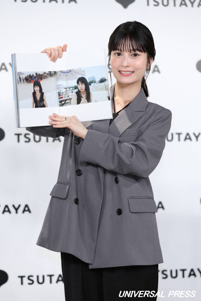 大久保桜子「誰からも愛される女優へ」写真集『人 隣』が発売！ | UNIVERSAL PRESS（ユニバーサルプレス）