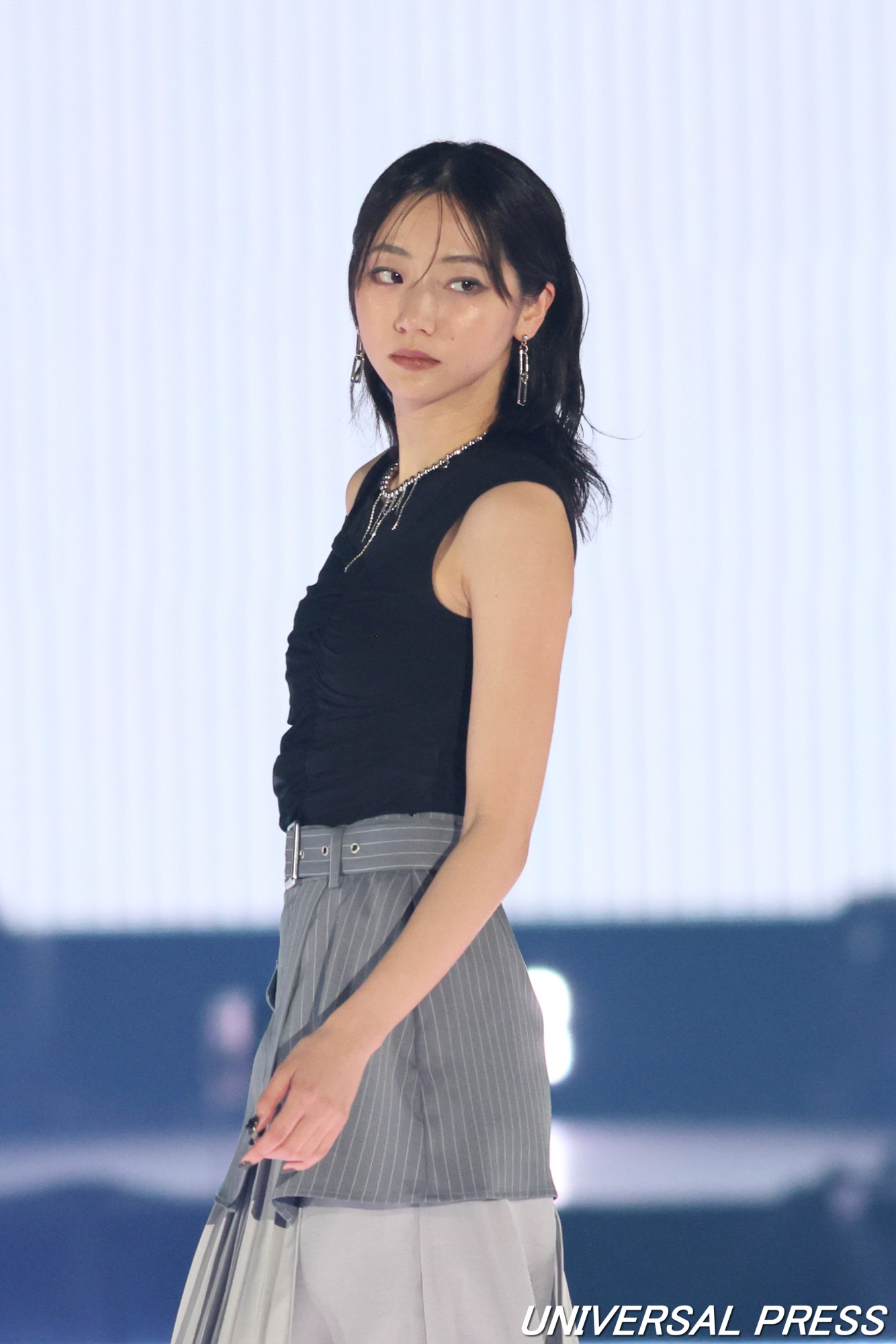武田玲奈「Rakuten GirlsAward 2025 S/S」MURUAステージでランウェイ