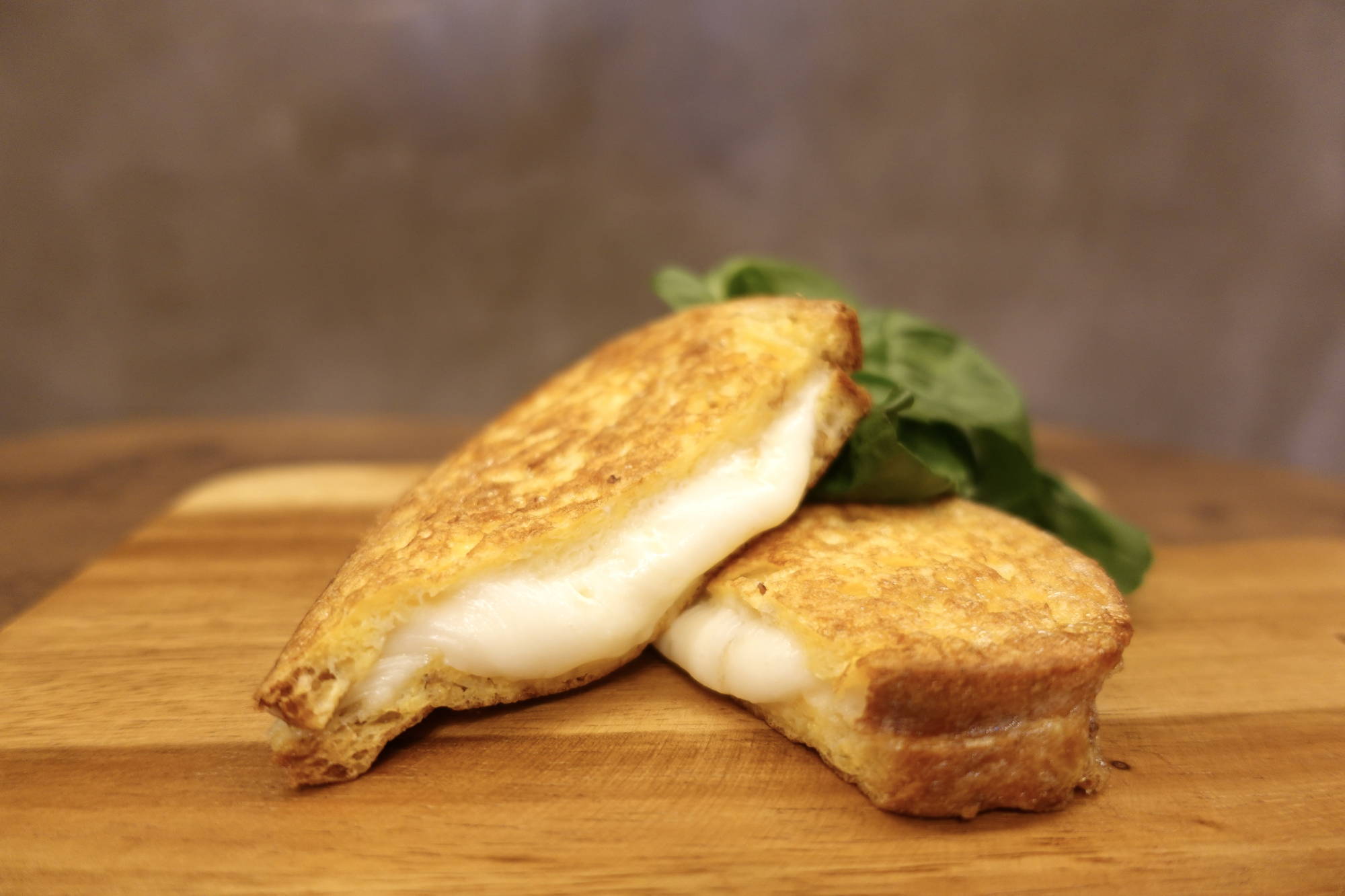 「BISTRO J_O」燻製モッツァレラチーズがとろーり溶けてる、カロッツァ