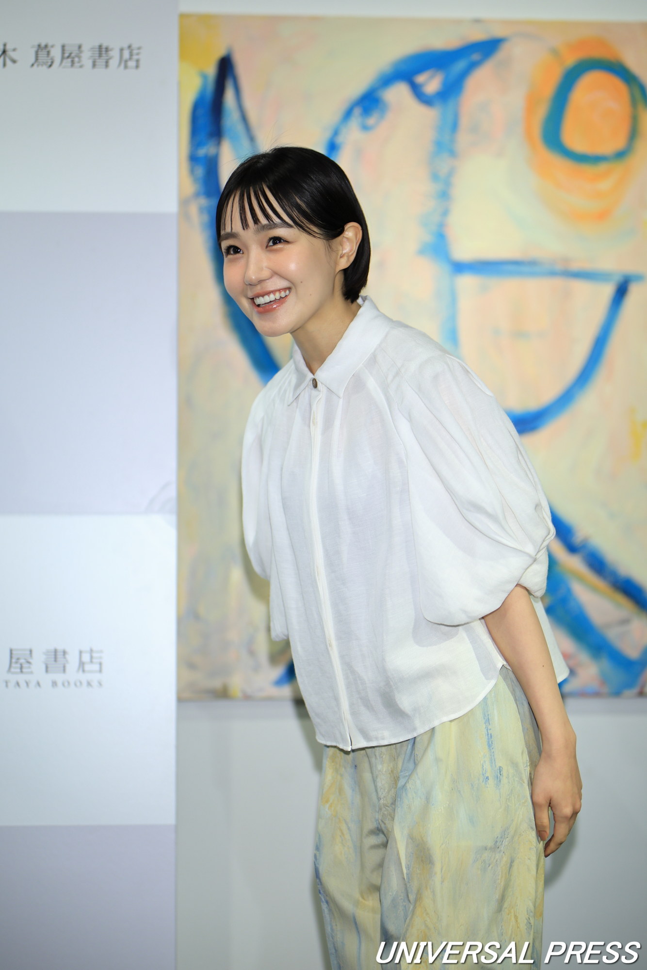 報道陣の前に登壇した女優の奈緒